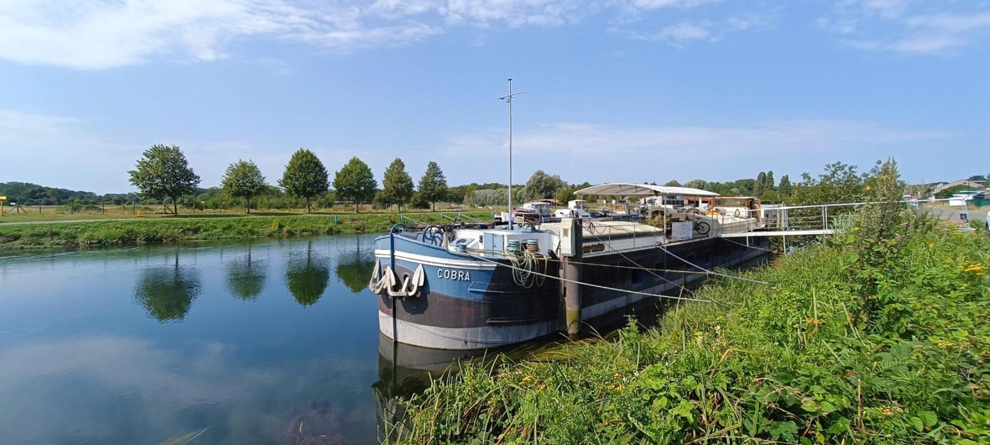 Odyssee Gite Sur Peniche 索姆河畔的圣瓦列里 外观 照片