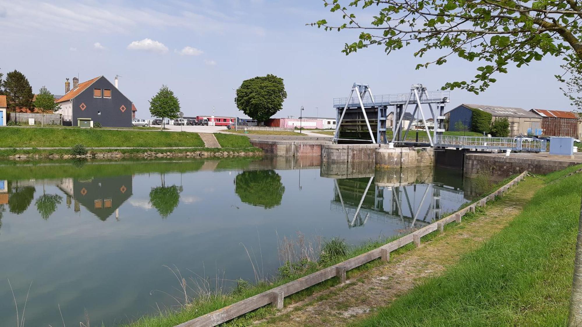 Odyssee Gite Sur Peniche 索姆河畔的圣瓦列里 外观 照片