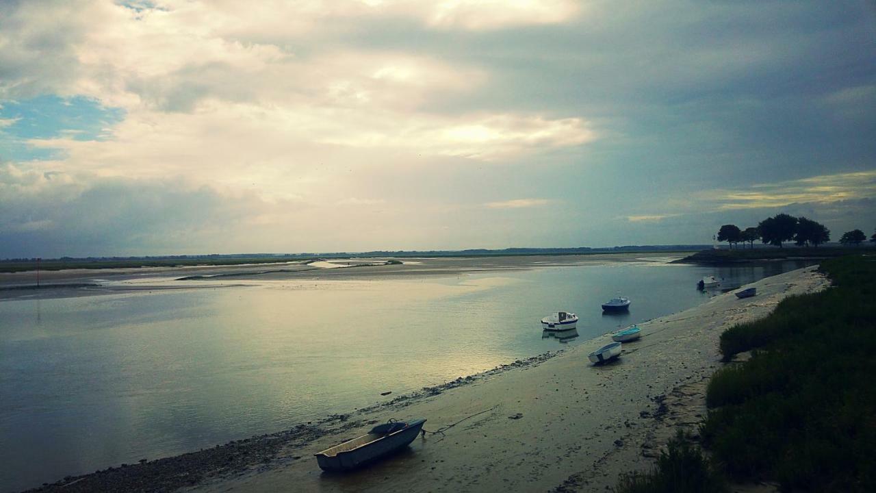 Odyssee Gite Sur Peniche 索姆河畔的圣瓦列里 外观 照片